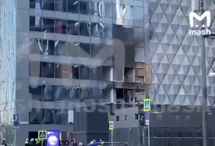 Видео нападения на сити. Здание. Башня Москва Сити беспилотник. Повреждение башни око. В башню Москва Сити попал беспилотник.