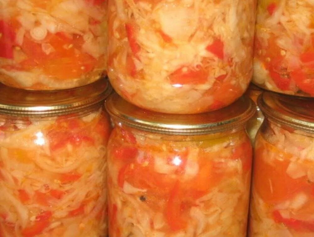 Рецепт капусты с маслом на зиму. Салат кубанский с капустой. салат кубанский с капустой на зиму. салат кубанский с капустой на зиму без стерилизации. салат кубанский на зиму без стерилизации.