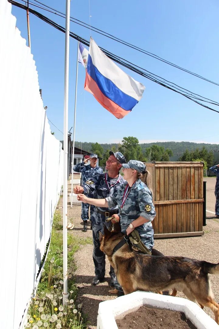 Центр кинологической службы мвд. Кинологическая служба мчс россии. Кинолог иркутск. Отряд конвоирования кинолог. Кинологическая служба полиции мвд россии.