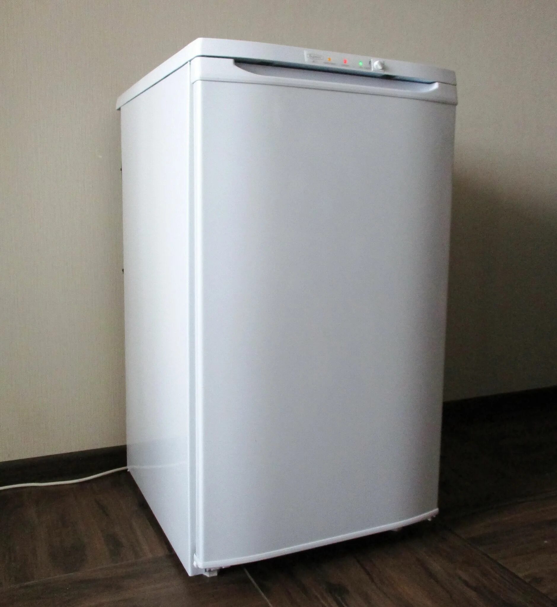 Куплю мини холодильник б у. MOROZILNIK Biryusa 112. Морозильник-шкаф Бирюса m112. Морозильная камера Бирюса м112. Бирюса 112 Бирюса.