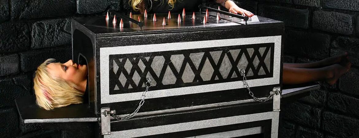 Распиливание девушки. Распиливание девушки. Распиливание человека пополам секрет. Распиливание женщины. Игорь кио фокусы.