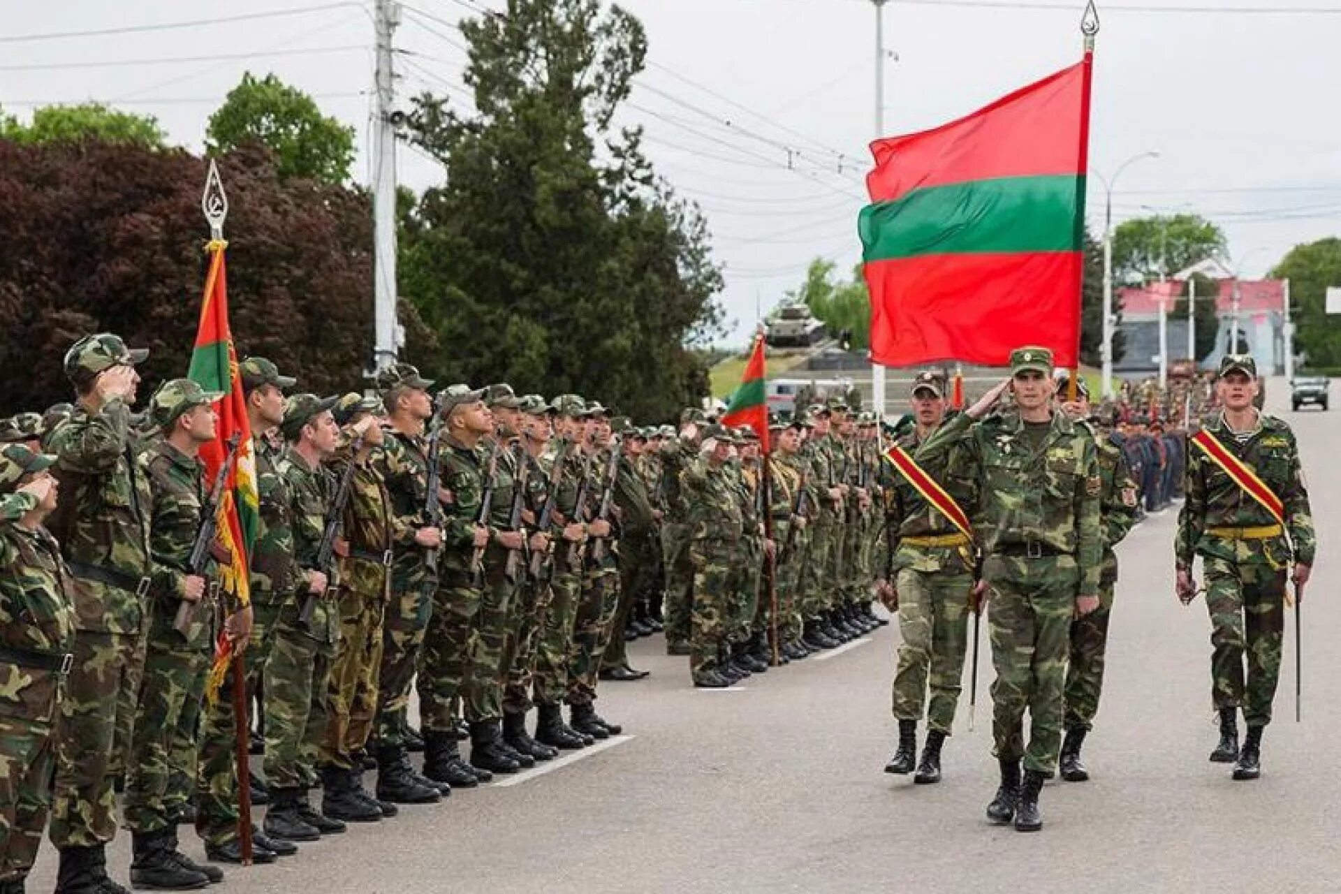 Сколько военных в приднестровье. Приднестровская молдавская Республика армия. ПМР 14 армия Тирасполь. Армия ПМР вооруженные силы. Армия Молдовы и армия ПМР.