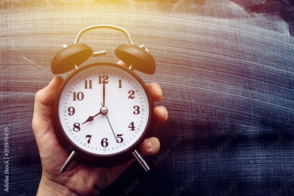 O'clock часы. Twenty past eight. Тема what time is it. Half past five часы. Clock its time.