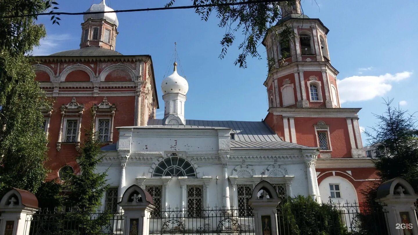 Храм в Барашах в Москве. Церковь в Барашевском переулке. Храм введения Пресвятой Богородицы в Барашах. Введенская Церковь Барашёвский переулок. Бараши паломническая