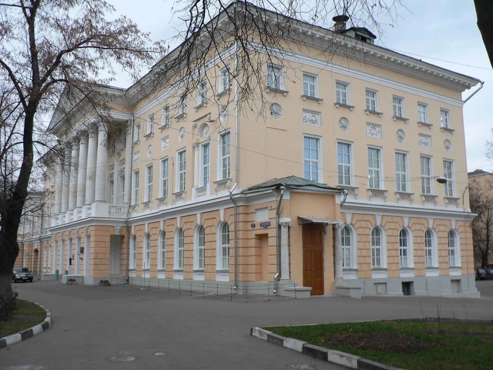 Яузская больница (городская усадьба и.р. Баташова). Музей Медсантруд Ярославль. Больницы с памятниками в Москве. Дом творчества Таганка