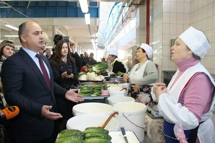 Канавинский Центральный рынок. Канавинский рынок Нижний Новгород. Рынок в Семенове Нижегородской области. Базар в Семенове. Канавинский рынок в нижнем новгороде