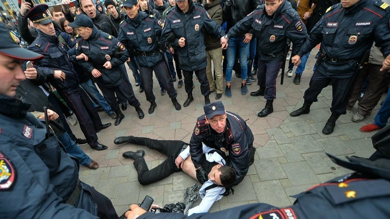 Афанасьев вячеслав васильевич майор кгб. Полиция сша. Полиция в америке беспредел. Нападение на полицейского. Полиция в америке беспредел.