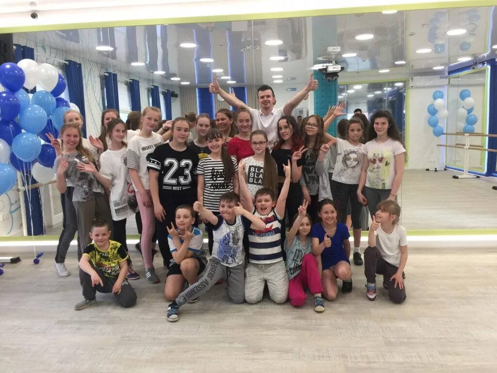 Танцевальный баттл конкурс в школе. Спортивный танец в детском саду. Танцы для детей кострома. Школа танцев для детей. Танец для детей 7-8 лет.