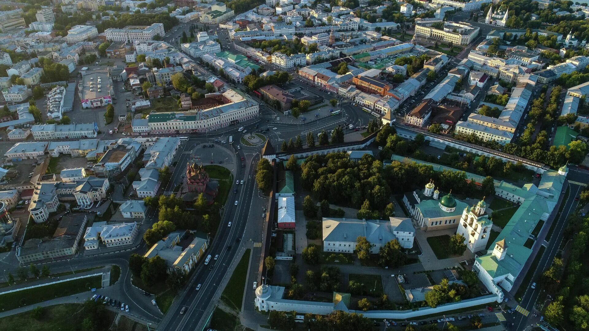 Смотрящие городов россии. Исторический центр Ярославля. Ярославль исторический центр города Ярославль. Исторический центр Ярославля ЮНЕСКО. Ярославль центр города ЮНЕСКО.