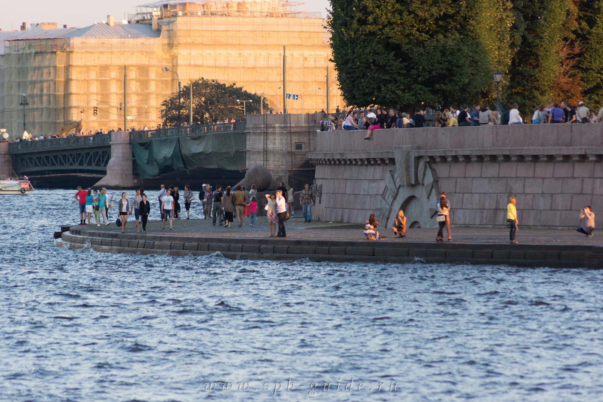 Стрелка Васильевского острова спуск. Васильевский остров спуск к Неве. Спуск на Васильевском острове.