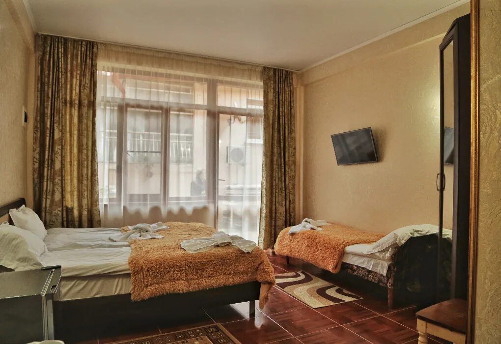 Отель илана гагры. Ecolife абхазия. Guest house ahan гагры. Абхазия гагра, ул султана сосналиева 12. Отель илана гагры абхазия.
