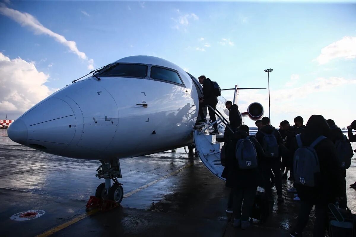 Туристы в турции. Чартеры. Самолет прилетел. Azur air чартерные рейсы. Чартеры последние новости.