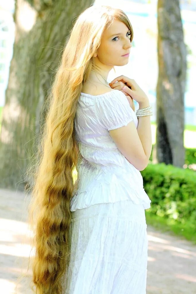 Красивый девочка длинный. Алла Перькова Русалка. Длинные волосы. Очень длинные волосы. Девушки с очень длинными волосами.