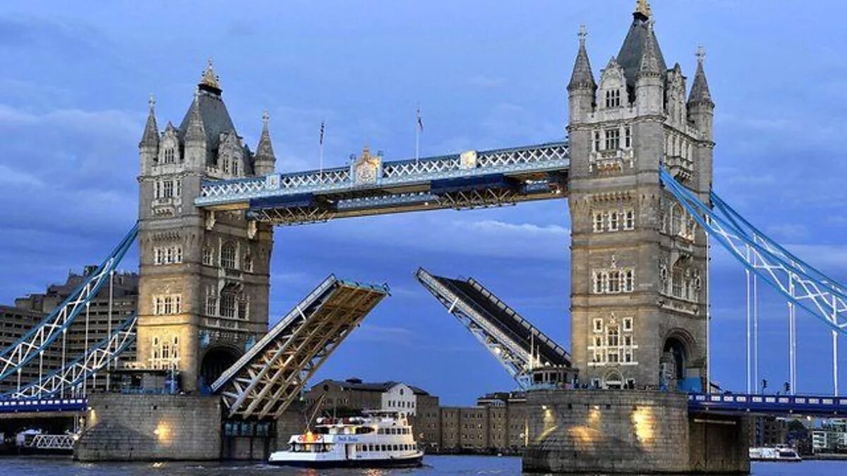 Включи london bridge. Тауэрский мост. Тауэрский мост в Великобритании. Тауэрский мост на английском. Тауэрский мост достопримечательности Лондона.