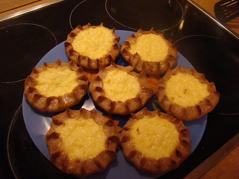 Рецепт калиток с фото пошагово. Рецепт калиток с фото пошагово. Рецепт калиток с фото пошагово. Рецепт калиток с фото пошагово. Калитка булочка карельская.