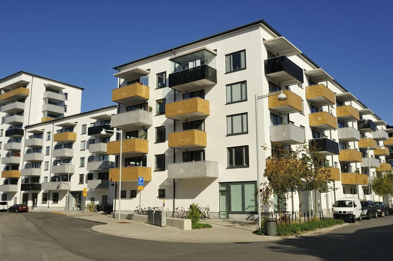 Fill in block of flats miss landscapes. Блок оф флэтс. building мы block of flats. block of flats картинка. a flat in a block of flats.