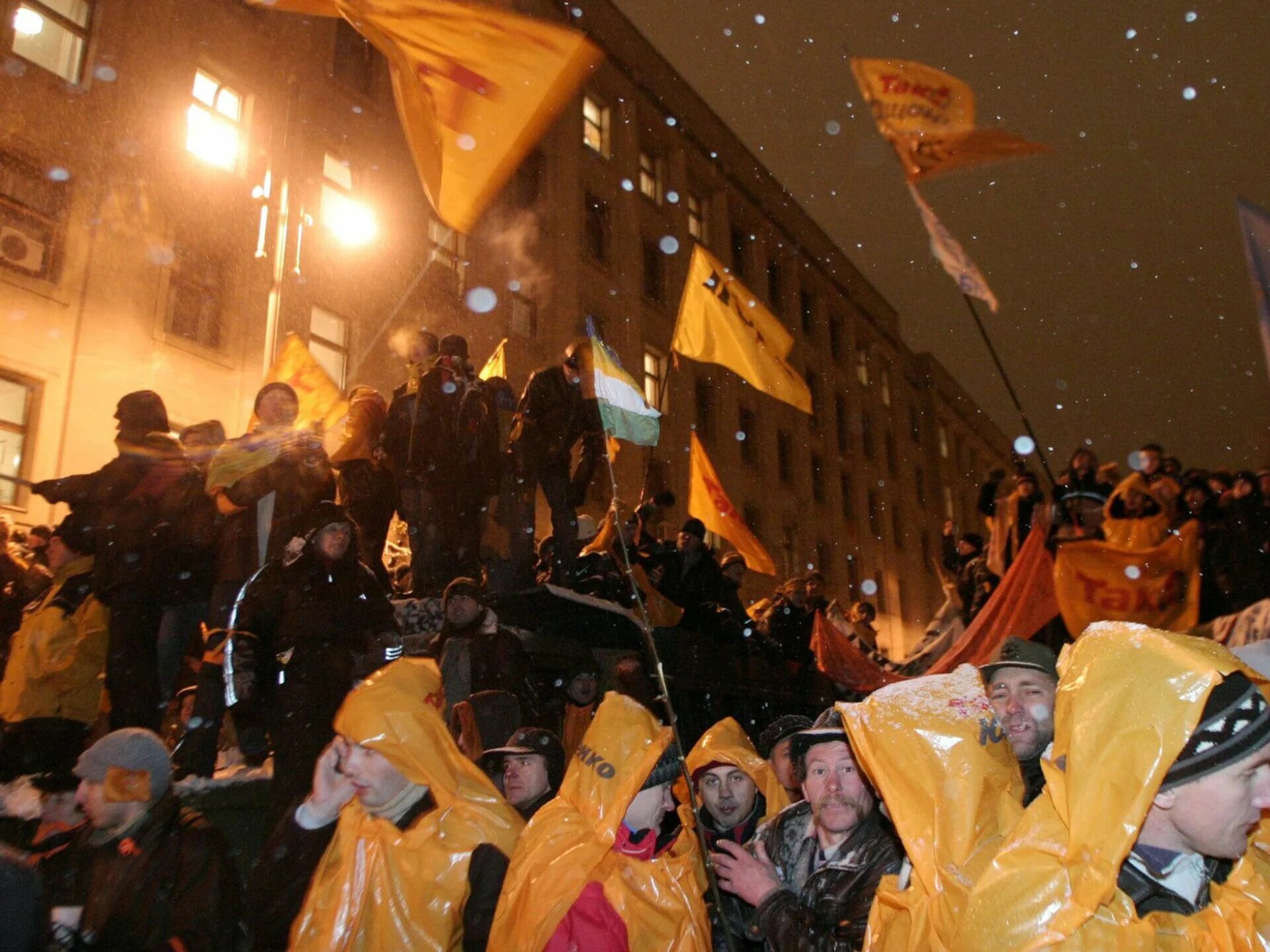 Orange revolution. Майдан 2004 Ющенко. Виктор Ющенко оранжевая революция. Оранжевая революция на Украине 2004 Ющенко. Оранжевый Майдан 2004.