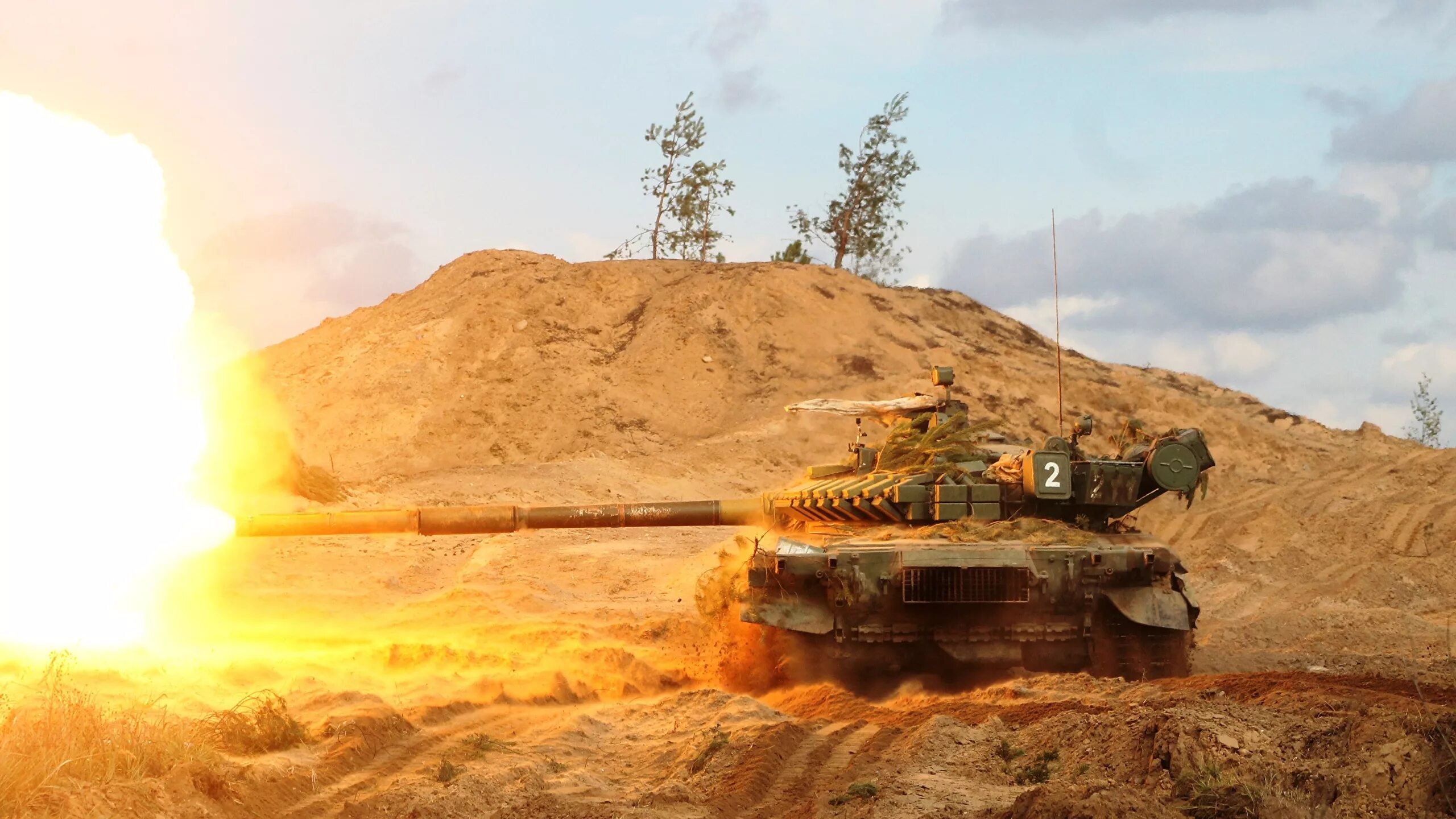 Выстрел из танка стоит. Танк т72. танк т72 выстрел. t-72. танковый бой т72.