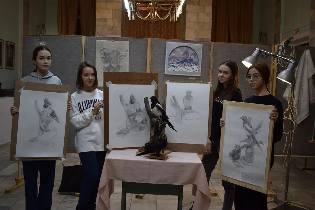 Почему рисунки в художественных книгах