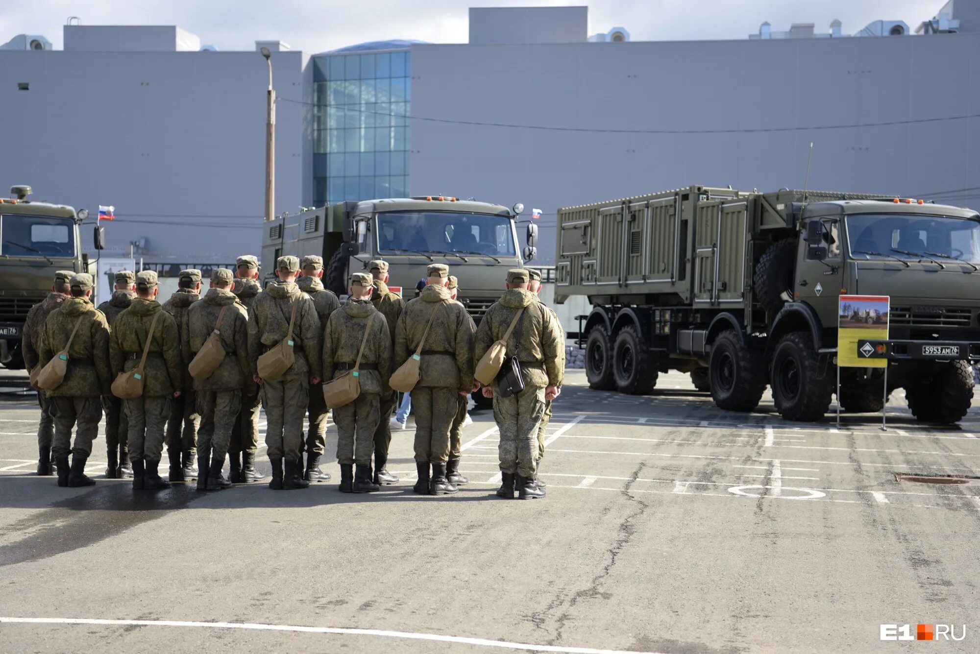 Колонна военных автомобилей. Фото солдат России на Украине. Военные машины России. Военная база НАТО. С 20 августа по 20 сентября