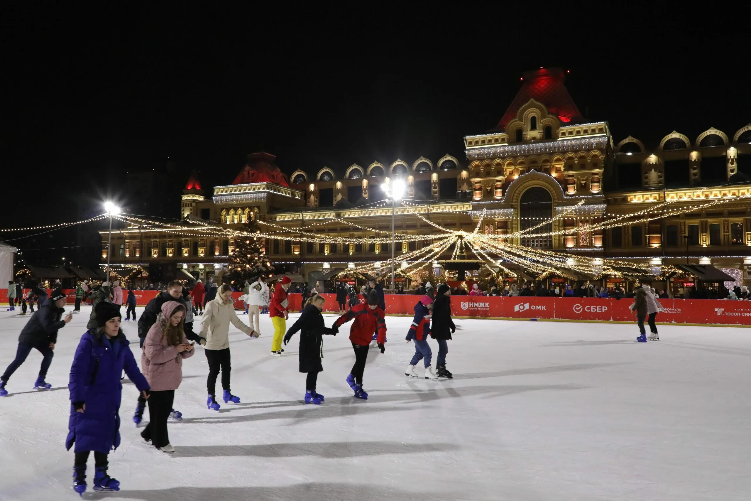 Каток нижний с прокатом. Нижегородская ярмарка Нижний Новгород каток. Каток на Ярмарке Нижний Новгород. Каток на Нижегородской Ярмарке 2022. Каток на ярмарочной площади Нижний Новгород.