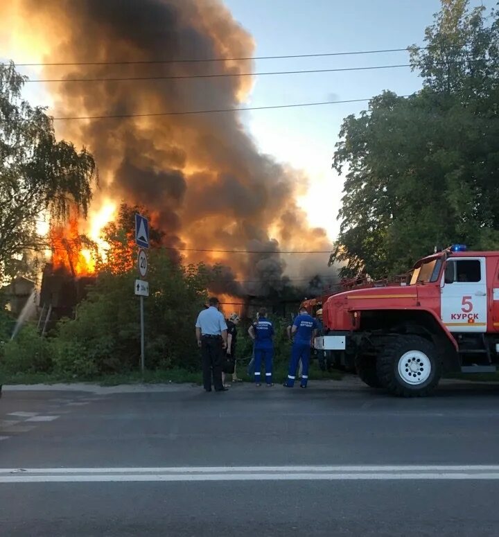 Курск новости на сегодня военные последние происшествия. Пост Кривец Курск. Пожар в Курске. Пожар в Курске сейчас. В Курске горит дом.