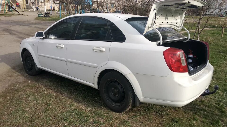 Лачетти седан. Шевроле Лачетти седан колпаки. Lacetti sedan White.