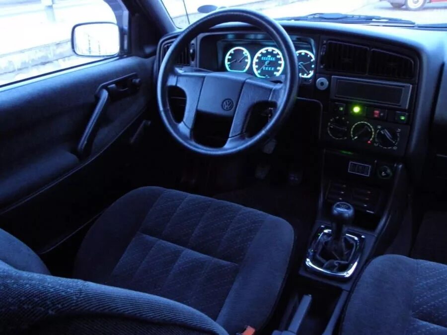 Volkswagen passat b3 салон. Пассат б4 автомат. Фольксваген пассат b3 салон. Volkswagen passat b3 седан салон 1989. Пассат б4 автомат.
