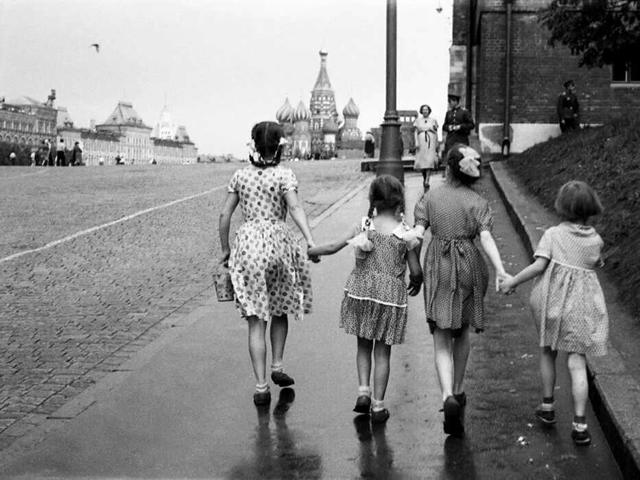 СССР 1950-Е. Советские люди на улицах города. Довоенная жизнь. Советские дети летом.