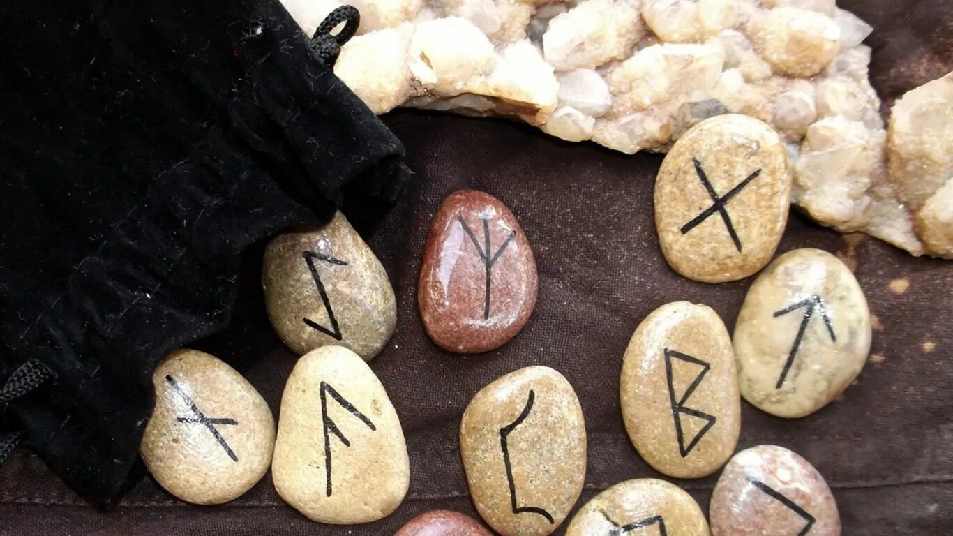 футарк руны алфавит. манназ беркано феху вуньо. руна алатырь. руны бесплатный. руны рунология.