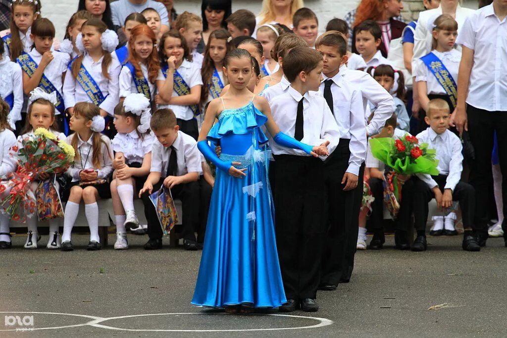 Новости краснодара школы. Школа 15 Краснодар. Последний звонок Краснодар. СОШ 107 Краснодар. 25 Школа Краснодар.