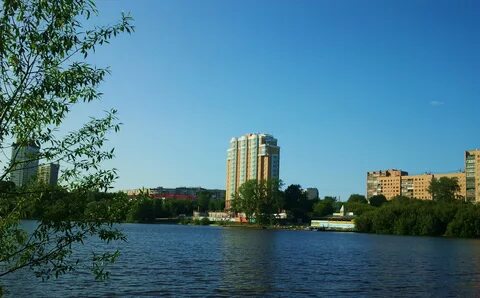 Река берег улица
