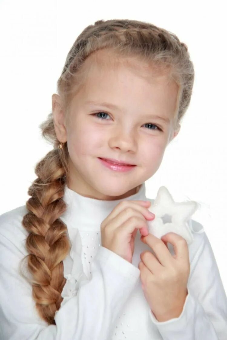 Девочка 6 лет в садике. Девочка 6 лет в садике. Играющие дети в детском саду. Девочка 6 лет в садике. Прическа на новый год девочке.