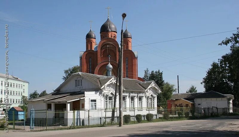 Бежица березка. Церковь в Бежице Брянск. Церковь Преображения Господня (Бежица). Храм Преображения Господня Брянск. Церковь Преображения Господня Брянск Советский район.