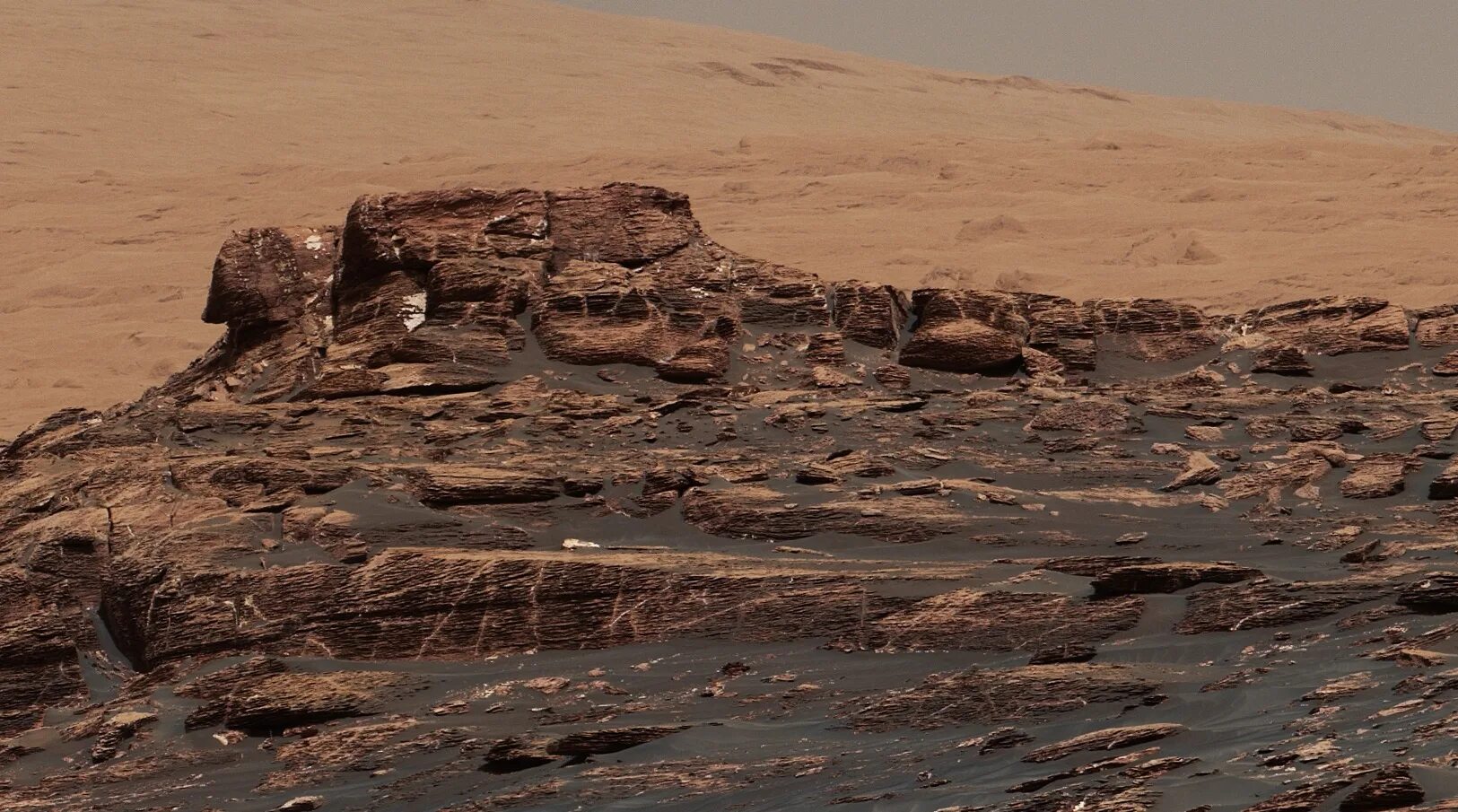 Тайна 5 планеты редкие. Марс снимки с марсохода странные. Марс поверхность планеты с марсоходом. Марс снимки НАСА реальные снимки. Марс поверхность планеты необъяснимое.