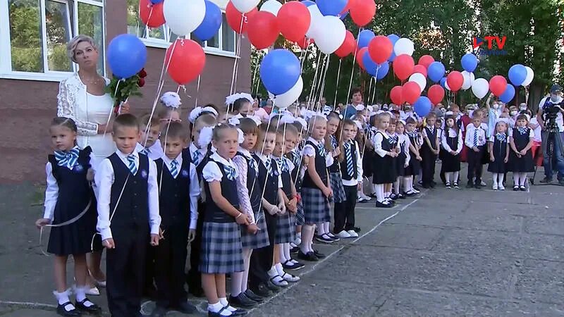 101 школа 1 класс. 101 Школа Воронеж. 1 Сентября в 121 школе 121. Школа 46 Воронеж 1 сентября. Школа 97 Воронеж.