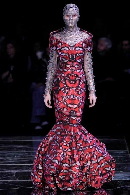 Alexander mcqueen платья. Alexander mcqueen платье шифон. Alexander mcqueen подвенечное платье. Платье mcqueen. Платье mcqueen.