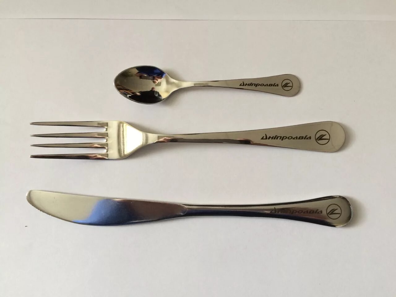 лазерная гравировка на ложке. гравировка на ложках. лазерная гравировка на столовых приборах. лазерная гравировка на столовых приборах. именные столовые приборы с гравировкой.