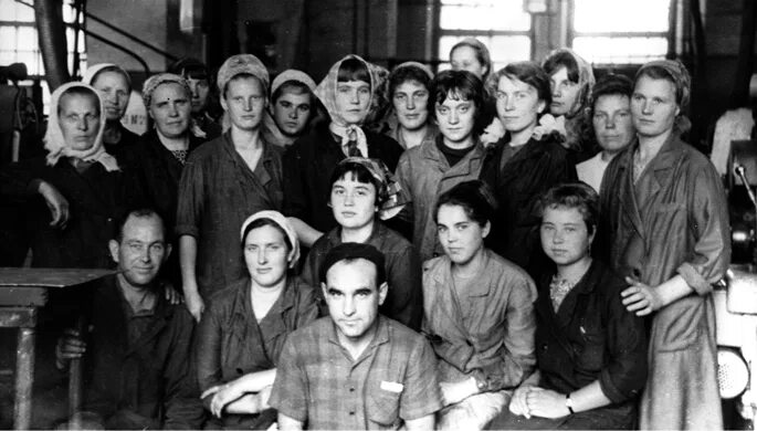 Заводскую проходную что в люди вывела меня. Ту заводскую проходную. ту заводскую проходную что в люди вывела меня картинки. ту заводскую проходную что в люди вывела меня фото и картинки.