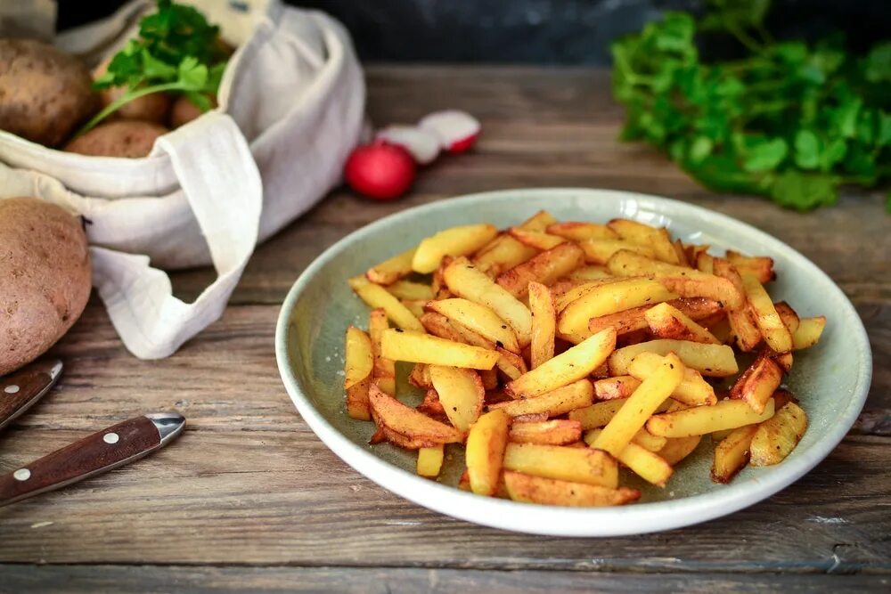 Жареный картофель. Жареная картошка. Жареная картошка с корочкой. Хрустящая жареная картошка. Поджаренная корочка