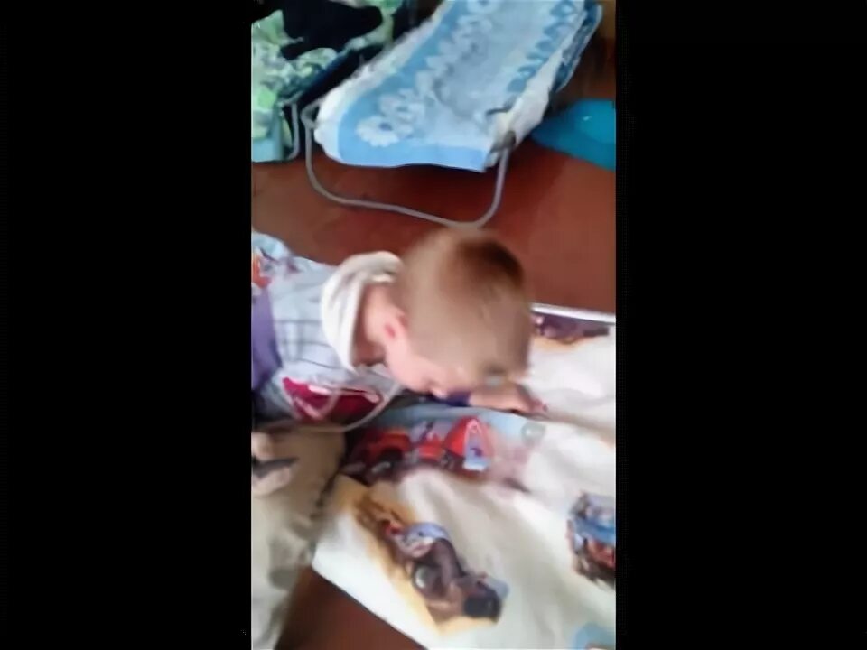 маленький школьник показал. маленький писюнчик детский. показала мальчику. показала мальчику. показала мальчику.