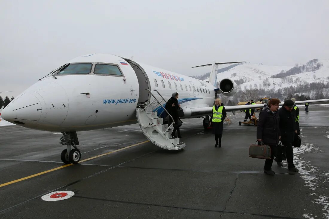 Самолет екатеринбург горно алтайск. Красноярск-Горно-Алтайск самолет. Ямал Аэро. Алтай с самолета. Аэропорт Горно-Алтайск.