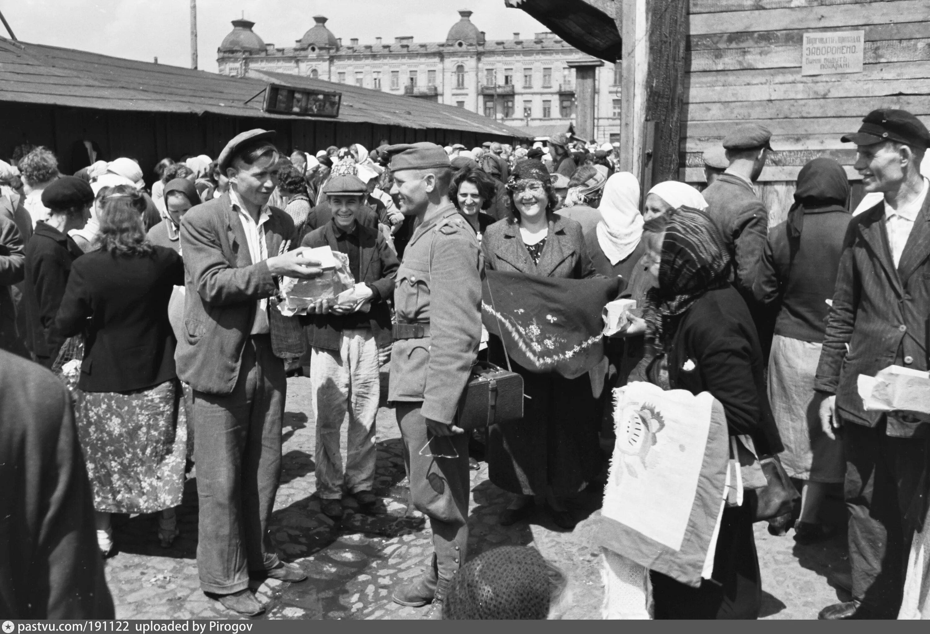 Советский человек в оккупации. Киев в оккупации 1941-1943 года. Киев 1942 год оккупация. Оккупация Киева немцами в 1941.