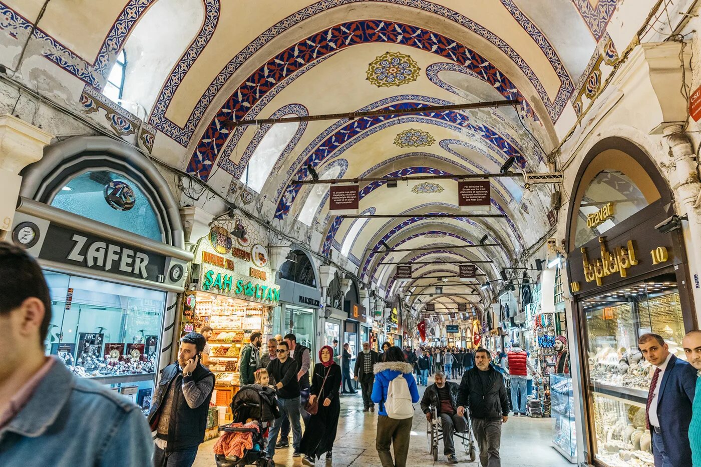 Стамбул где купить. Grand Bazaar Стамбул. Рынок в Стамбуле Гранд базар. Турецкий Гранд базар Стамбул. Гранд базар Стамбул снаружи.