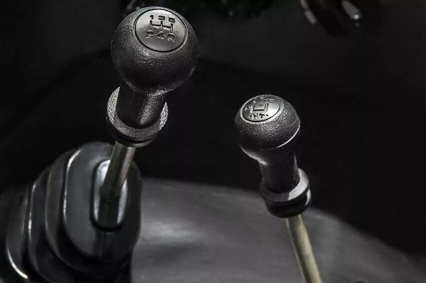 Приборная панель уаз 469. Кпп уаз 3181-1700010. Кпп уаз 420. Рукоятка рычага кпп уаз хантер. Рычаг переключения раздатки уаз патриот.