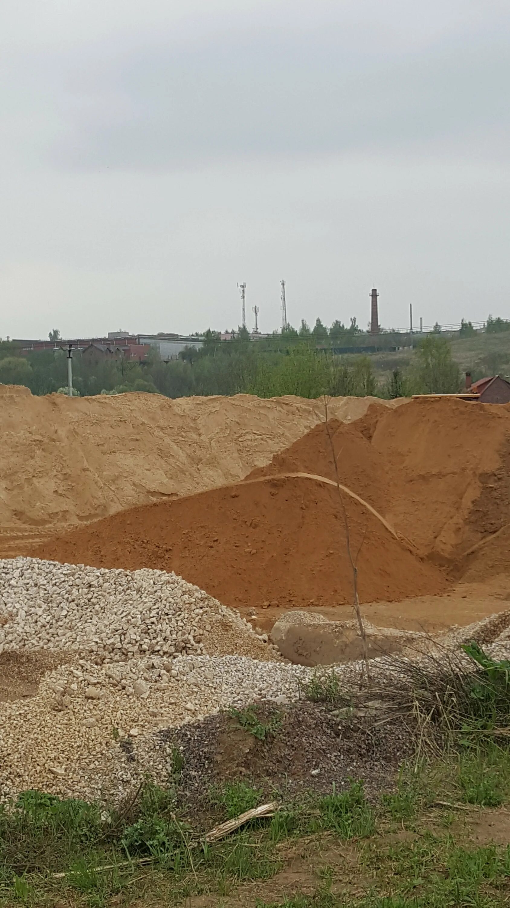 Песок в раменском районе. Пескогрунт супесь. Песок карьер. Песок желтый строительный. Песок в раменском районе.