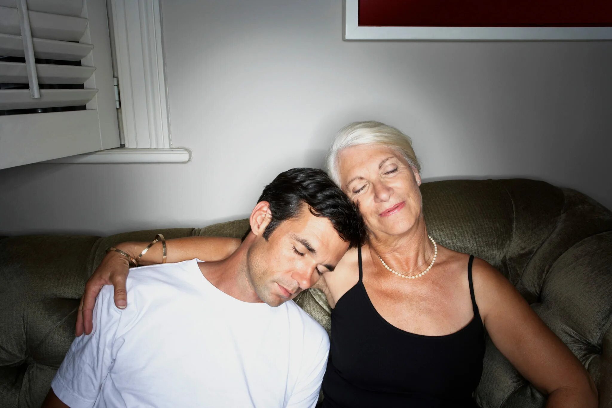 мужчина старше девушки. джоанна ламли волк с уолл стрит. любовник взрослых женщин. хесус лус и мадонна. красивые сцены любви.