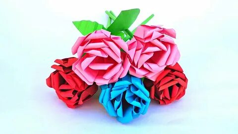 Ит стиліндегі фотодағы түкті кискасы бар жетілген әйел