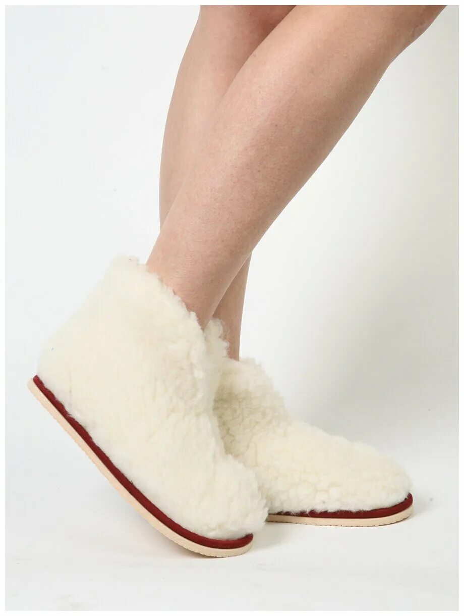 Чуни шерстяные бабуши. Бабушкины чуни. Чуни белые. Чуни ившуз, сибирские. Тапочки овчина гобелен.