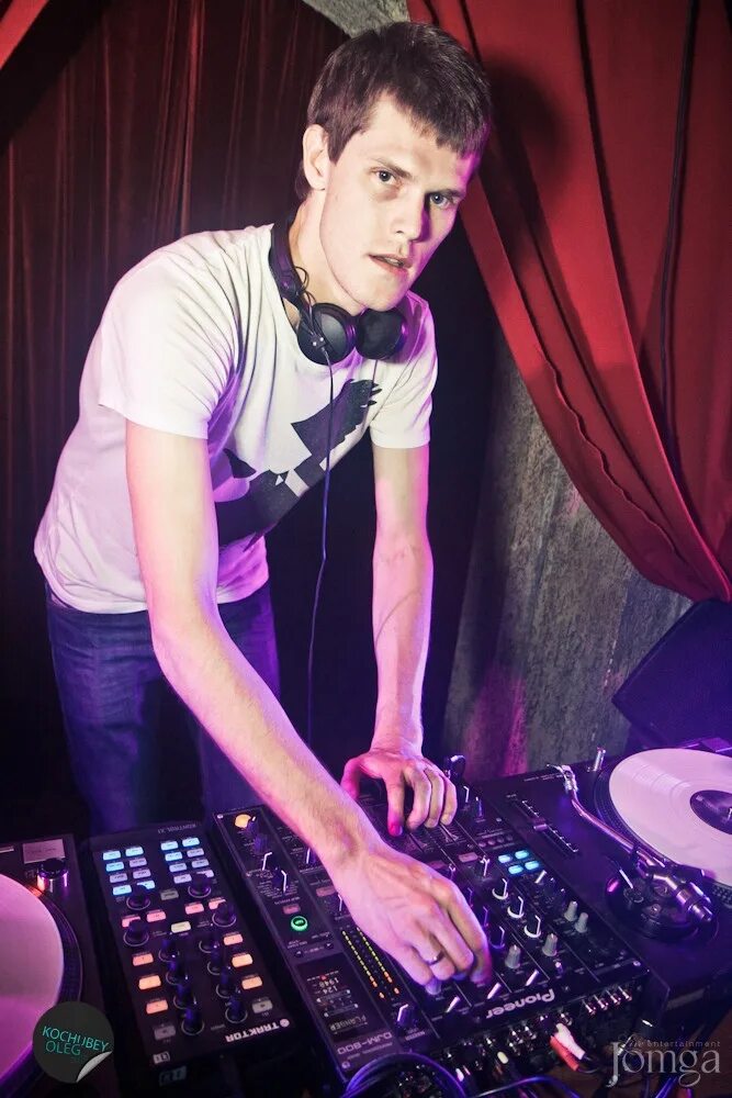 Dj alex danilov. Stuff диджей. Dj alex bit фото. Dj alex ch saransk dj кучерявый. Dj алекс.